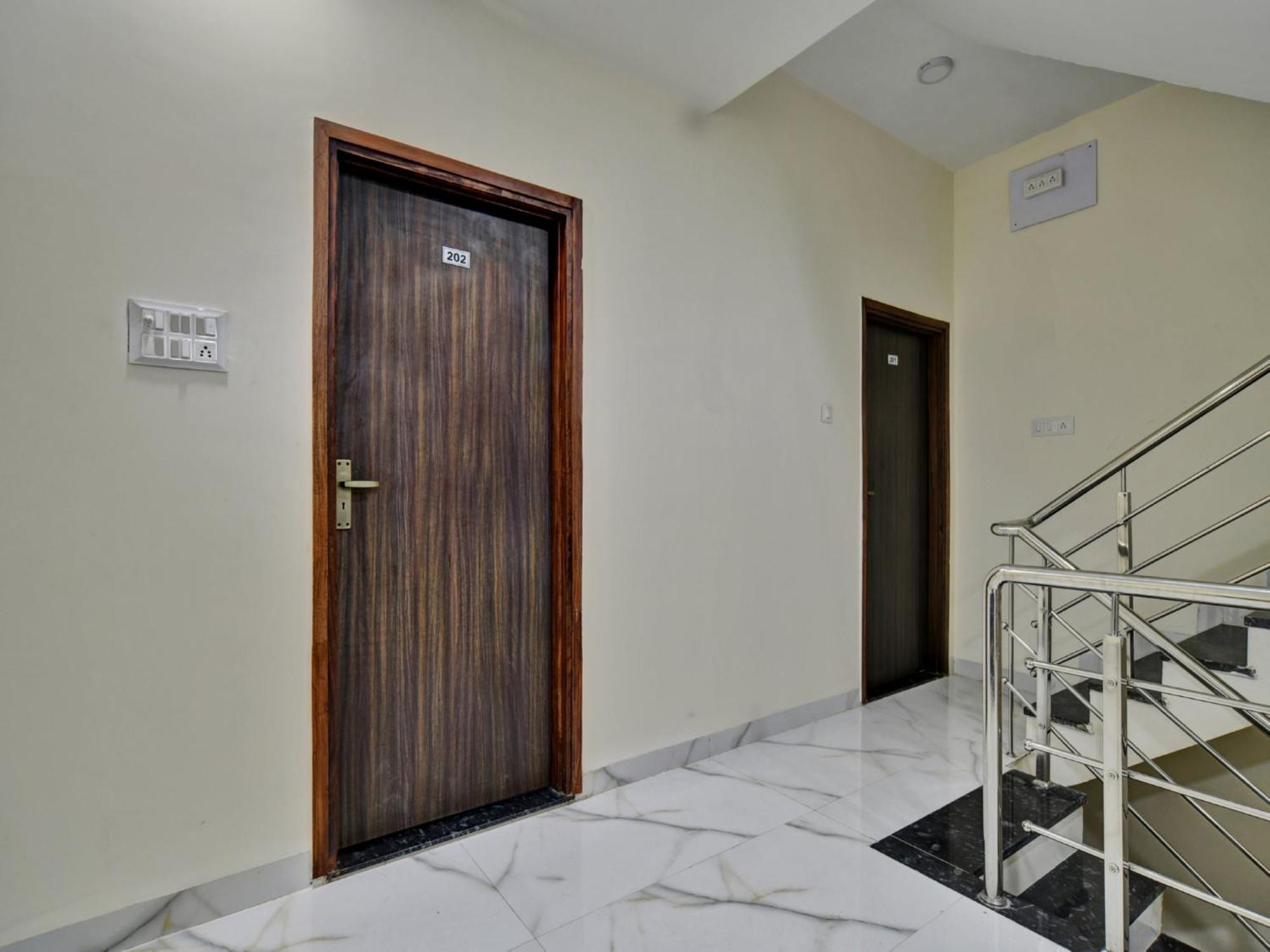 אינדורה Oyo Hotel Dr Greens מראה חיצוני תמונה